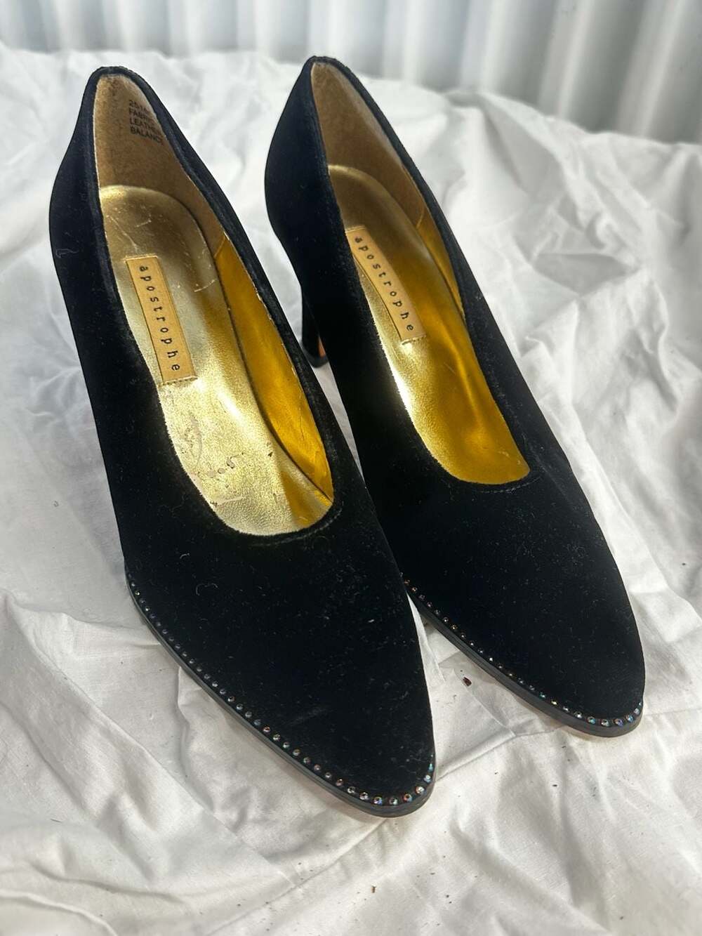 Apostrophe Piccolo Black Velvet Rhinestone Pointed Toe Pumps Size 8.5M